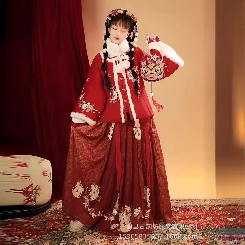 Tiger Ruyi Original Authentic Ming-made Hanfu New Year's Eve Autumn and Winter Cotton New Year Wear Pleated Skirt Short Jacket Three-piece Set Daily Tiger Ruyi Original Authentic Ming-made Hanfu New Year's Eve Autumn and Winter Cotton New Year Wear Pleated Skirt Short Jacket Three-piece Set Daily