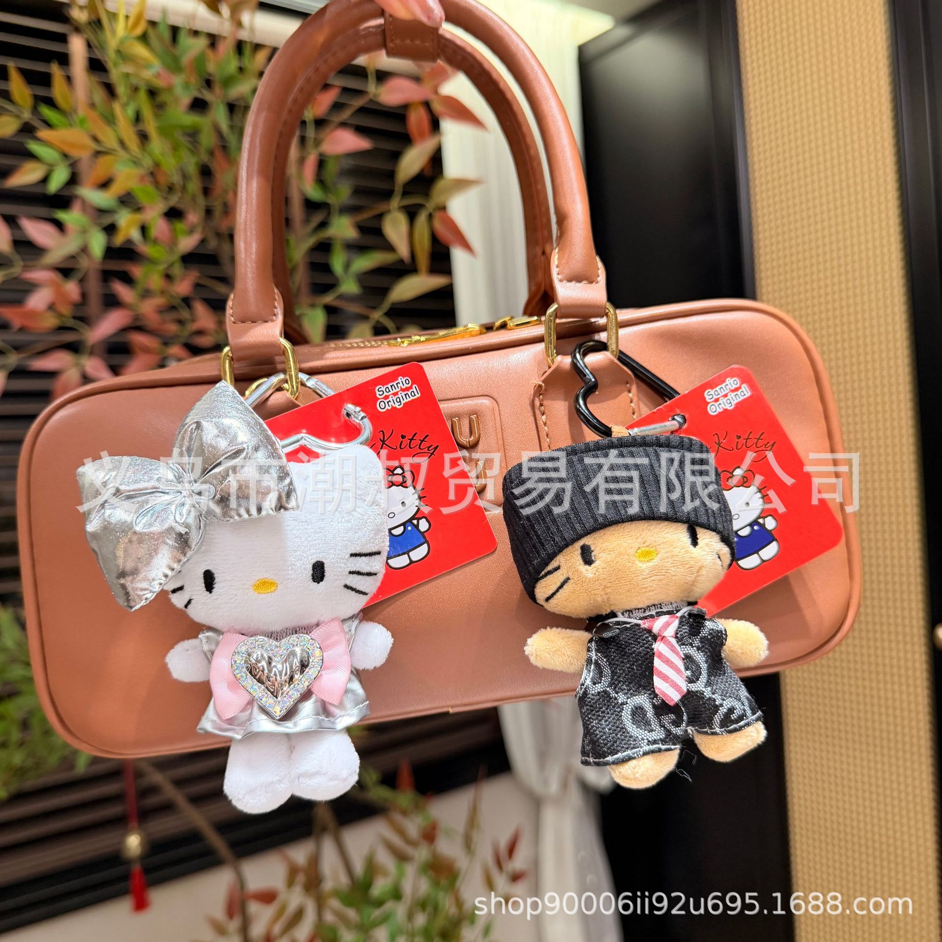 Hello Kitty plush doll pendant, cute bag keychain accessory, black leather, trendy and cool