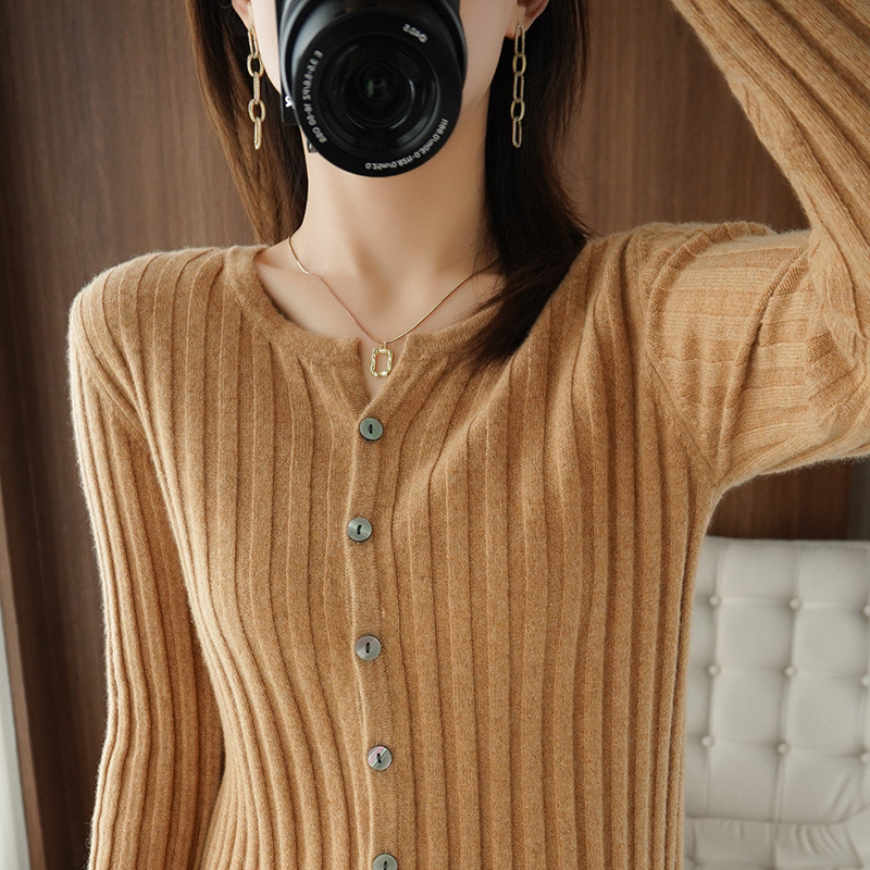 2021 Autumn/Winter New Solid Color Cardigan Round Neck Brown Knitted Korean Style Cotton Single-Breasted Elegant Commuter Sweater for Women 2021 Autumn/Winter New Solid Color Cardigan Round Neck Brown Knitted Korean Style Cotton Single-Breasted Elegant Commuter Sweater for Women