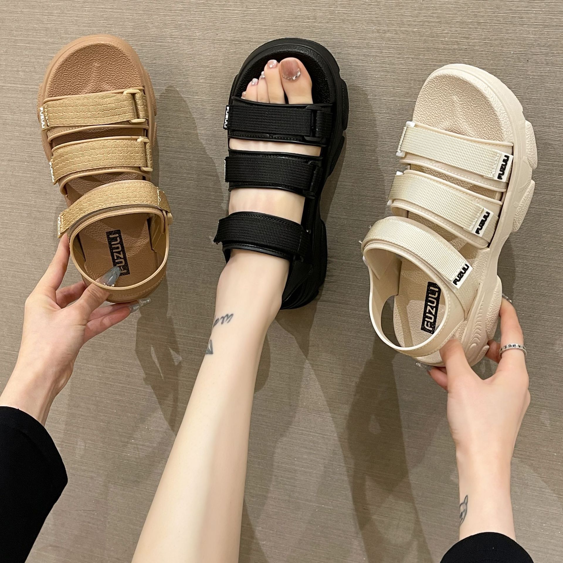 Summer sandals for leisure
