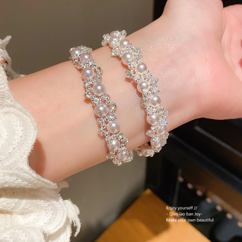 Diamond-Encrusted Pearl Beaded Magnetic Bracelet, Light Luxury and High-End Bracelet, Sweet, Gentle, Fashionable and Versatile Bracelet for Women