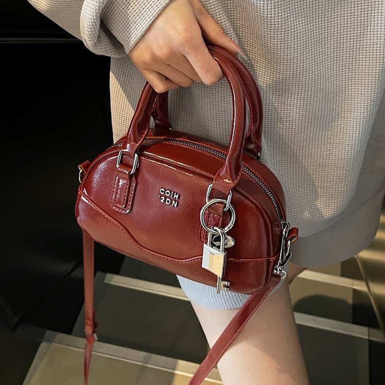 Perseguir la excelencia, un bolso femenino dedicado a las mujeres elegantes