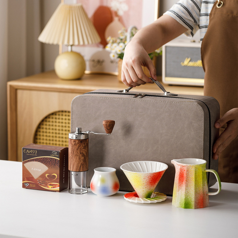 Portable pour-over coffee set, ideal for corporate events, business gifts, and outdoor use; a premium pour-over coffee gift box