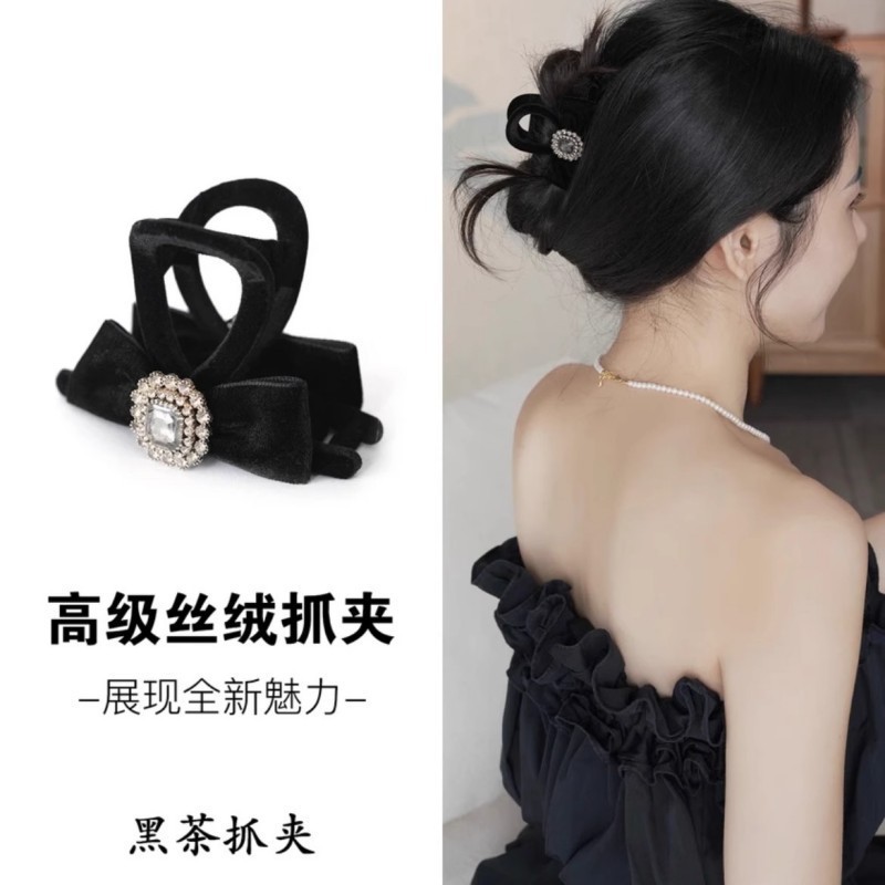 New black rhinestone flocking clip female Net red 2023 autumn and winter plush hairpin back head shark clip hairpin