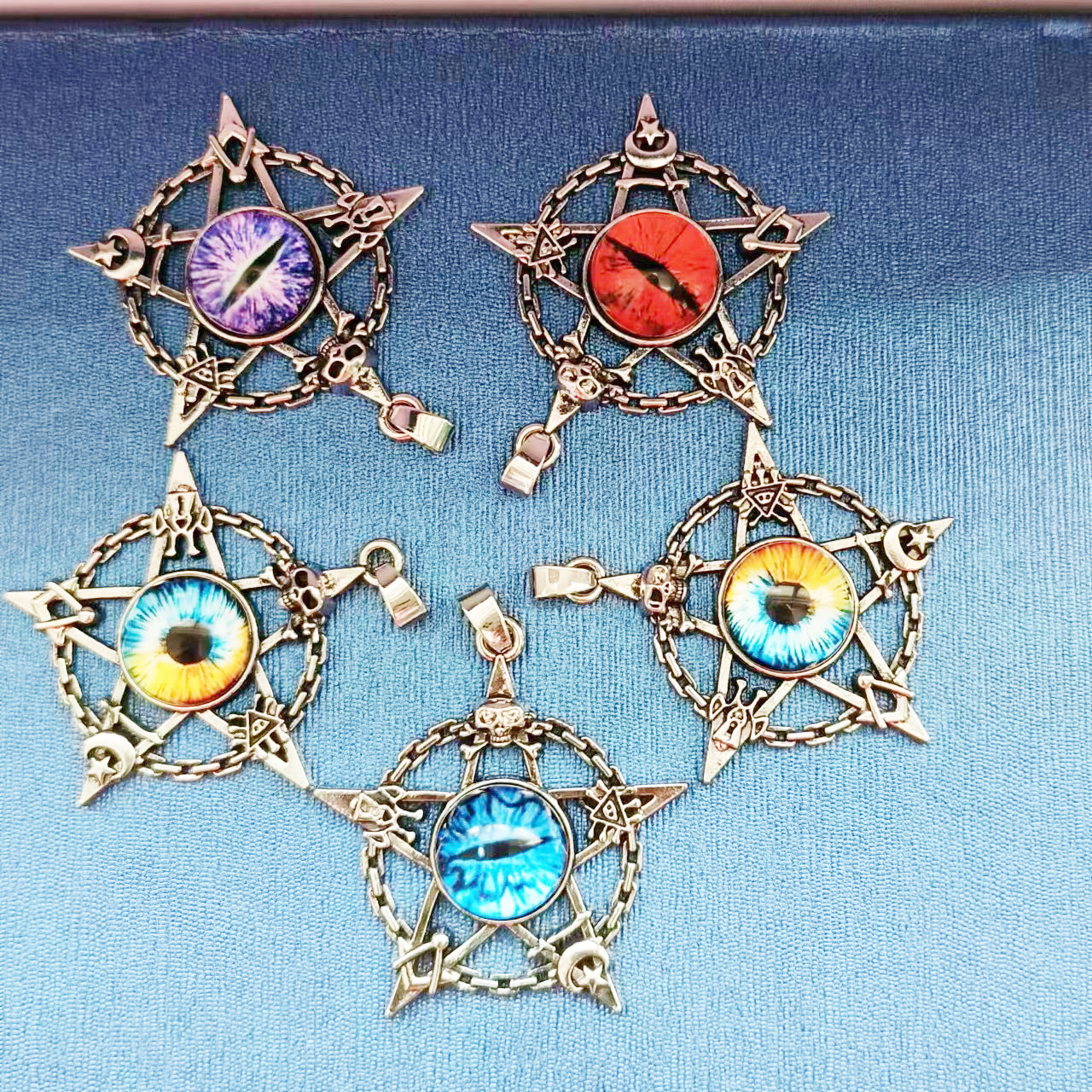 Personalized fluorescent domineering eye accessories that will glow in the night, necklaces for men, trendy and_voghion.com