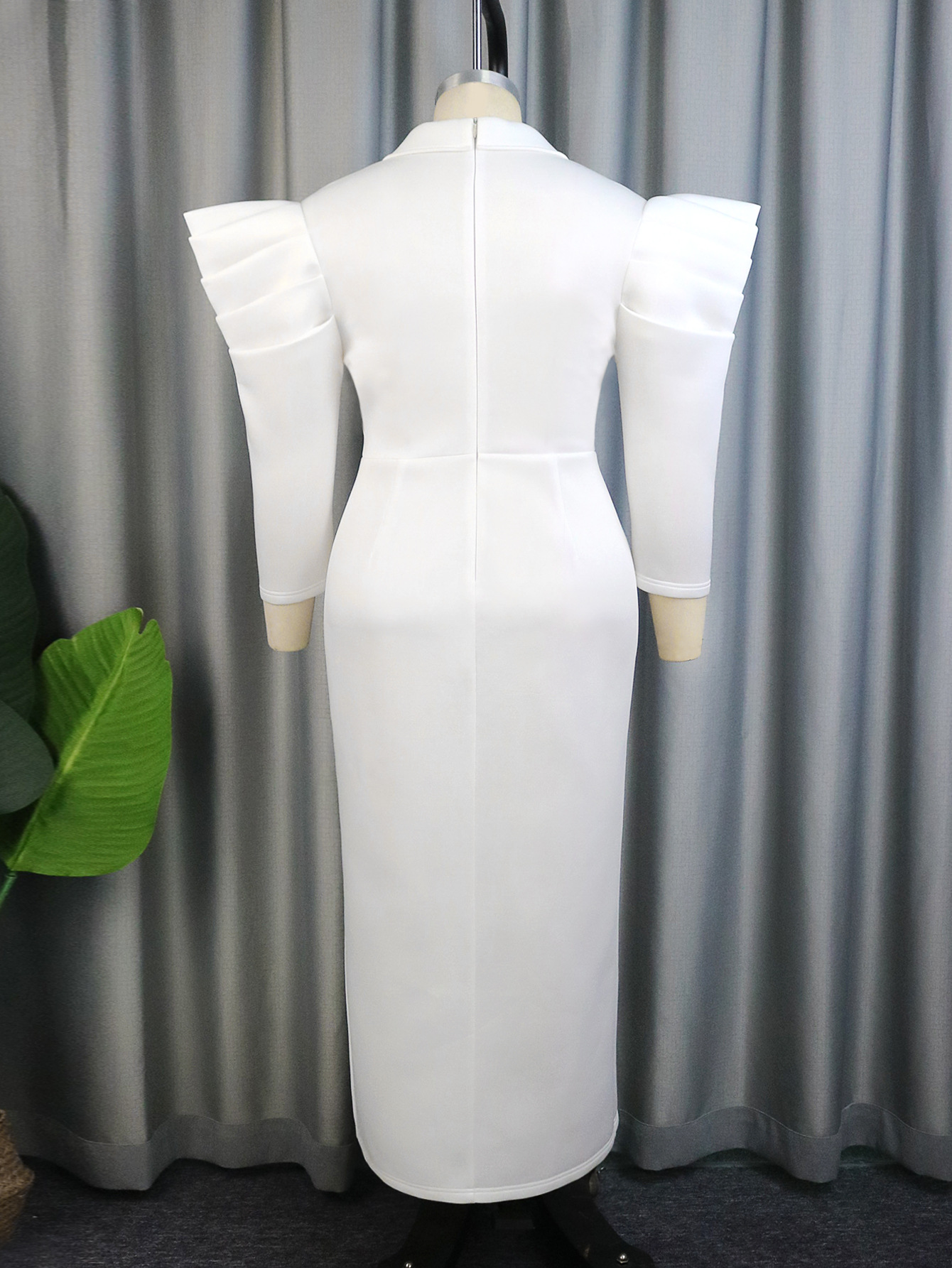 Robe grande taille élégante avec col tailleur et épaulettes_voghion.com