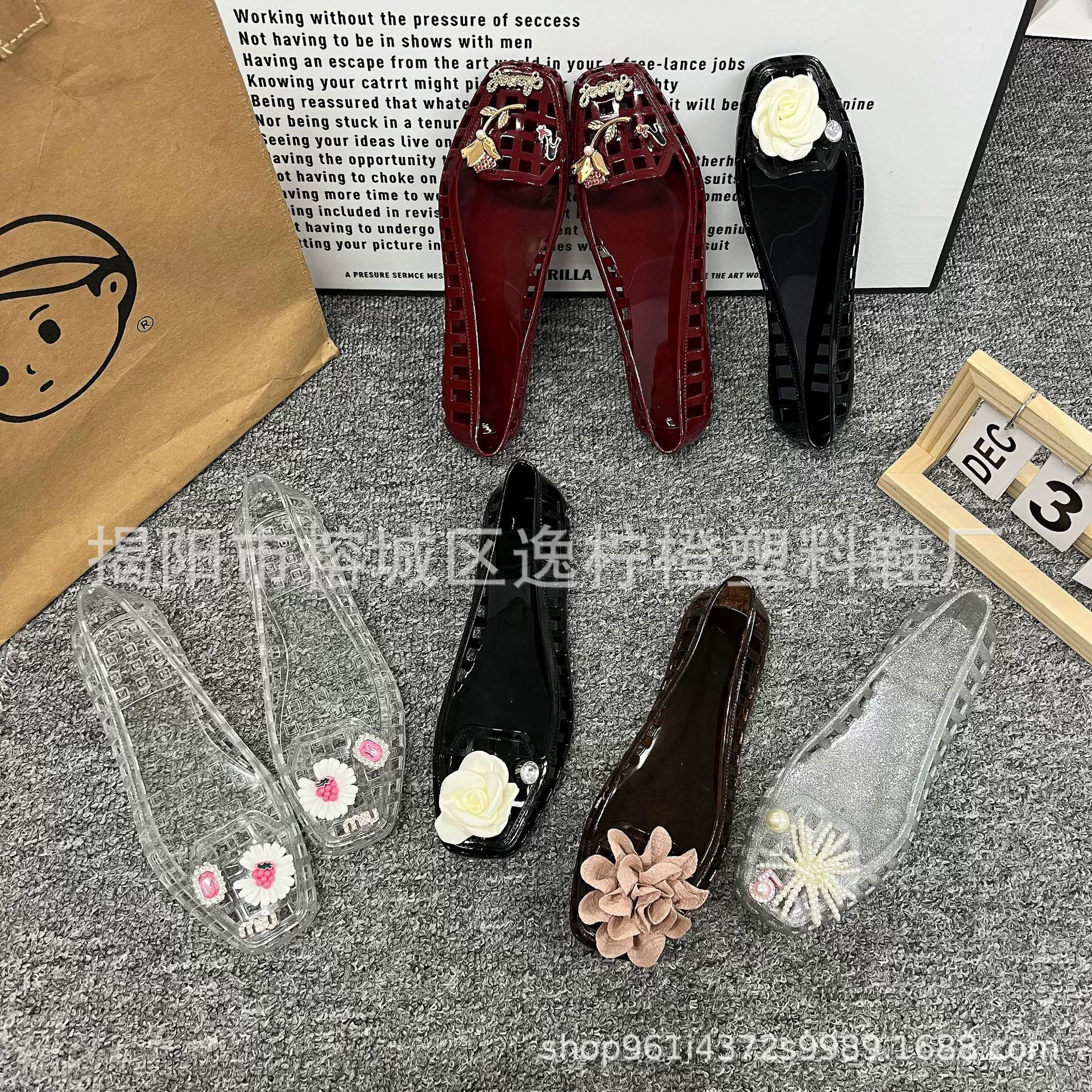 2025 новые корейские желейные туфли, модные и универсальные сандалии с квадратным носком, съемными цветами и объемными цветами