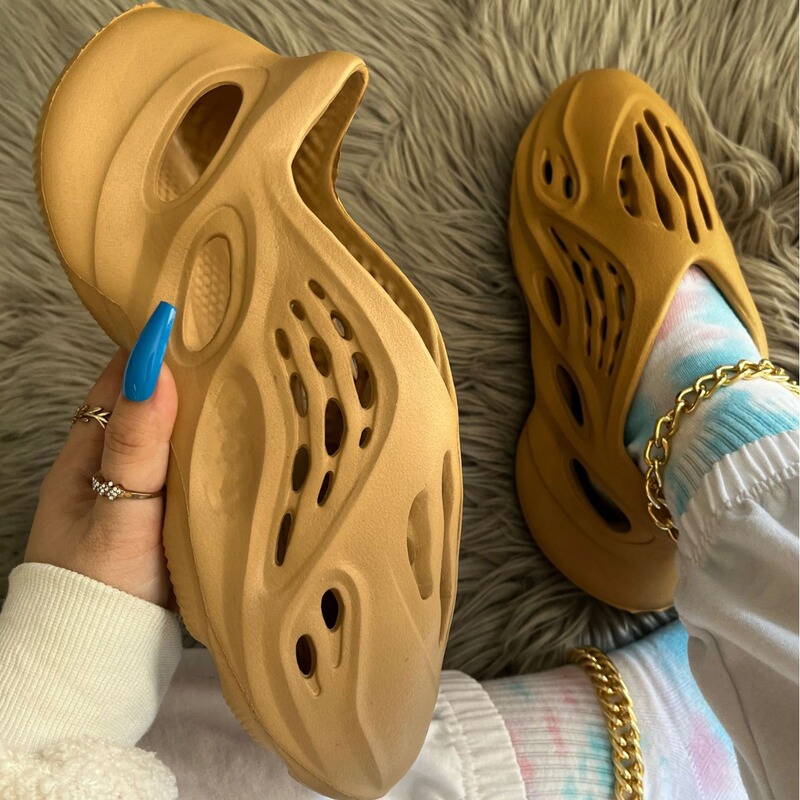 ins independent station women's sandals foreign trade plus size cross-border women's shoes hole shoes chic closed toe beach sandals yeez foam