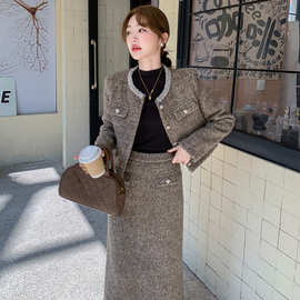 2025年冬季新款减龄百搭舒适亲肤提升品质上衣+半身裙套装两件套