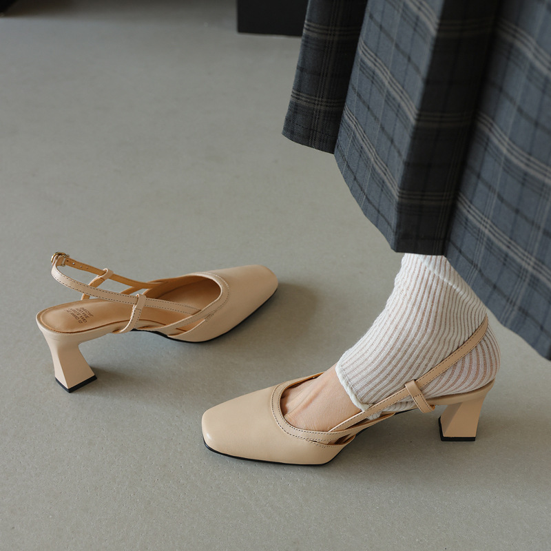 Elegant summer 2026 women's sandals in apricot leather with square toe, chunky high heel, and open back design, perfect for commuting Elegant summer 2026 women's sandals in apricot leather with square toe, chunky high heel, and open back design, perfect for commuting