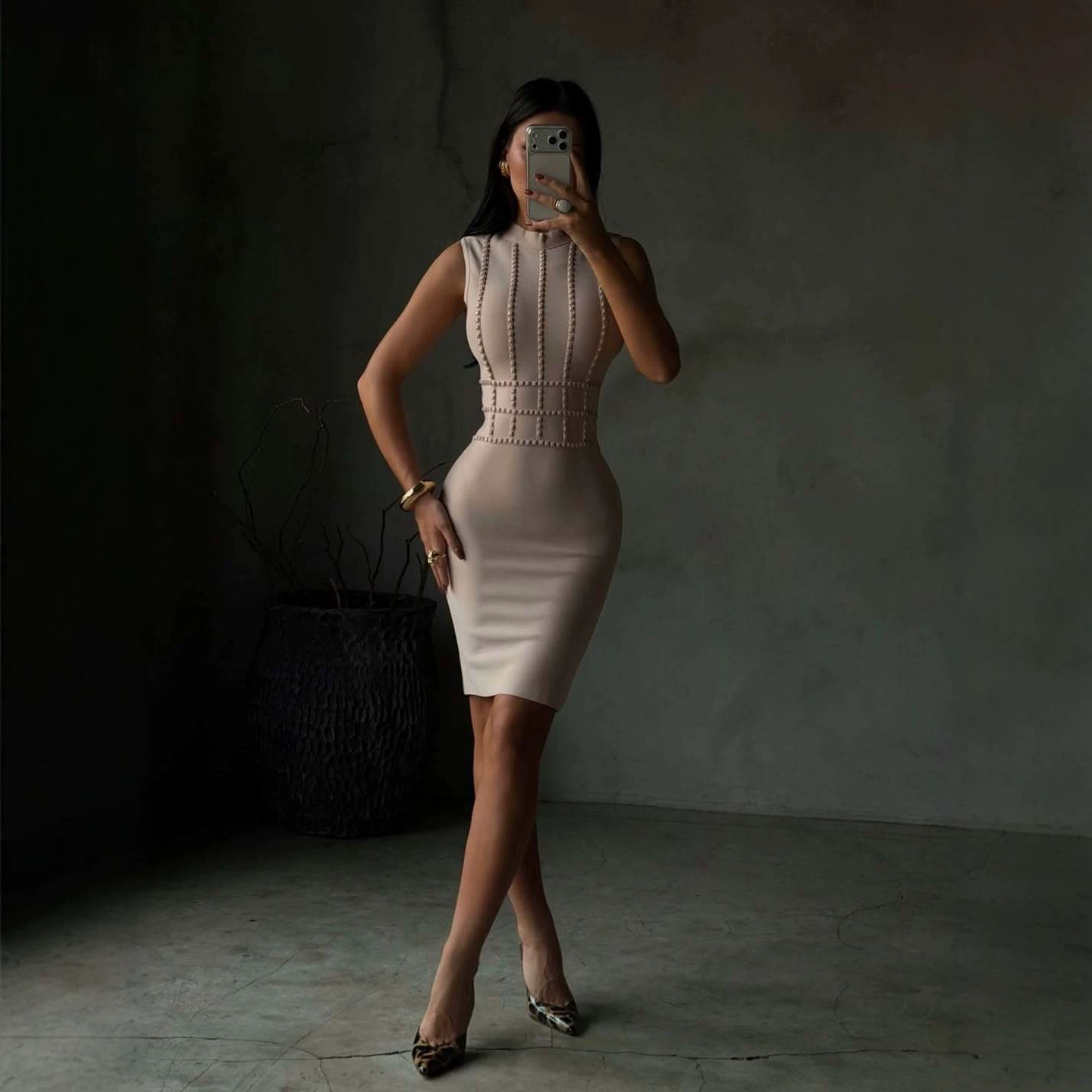 European and American foreign trade women's clothing manufacturers direct sales, heavy-duty handmade beaded waist-cinching, tight-fitting, mid-length dress, bandage gown