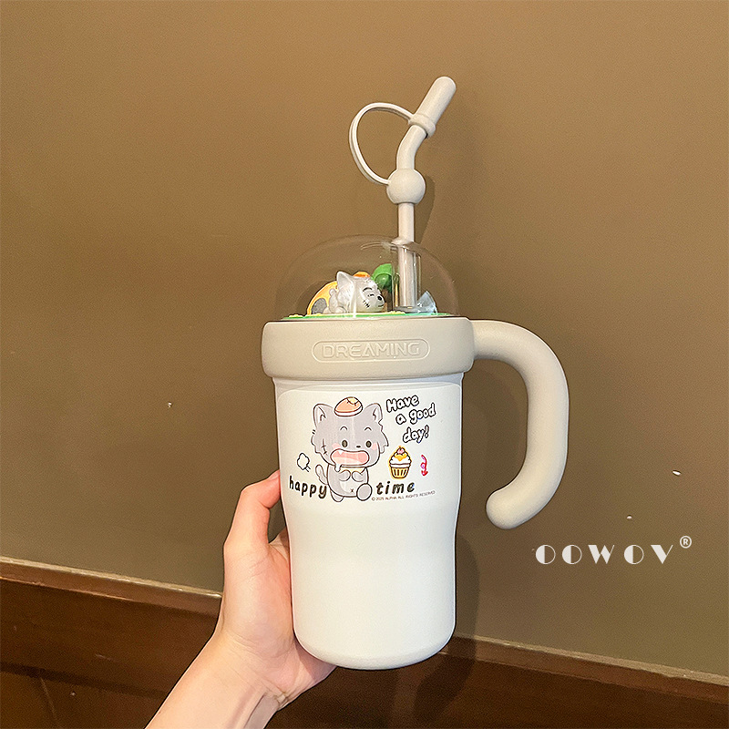 Taza termo de marca compartida Pleasant Goat 2025 nueva taza de hielo de alto valor para mujer linda taza de agua con pajita taza de gran capacidad