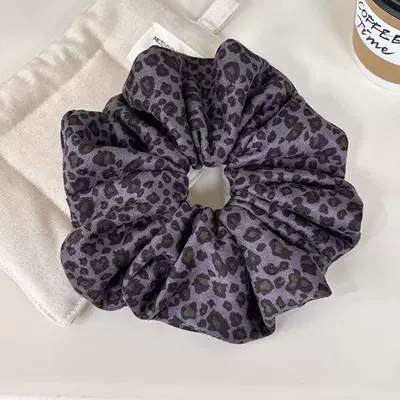 Autumn and Winter Retro Trendy Saç üçün rezinlər - gray-leopard-print-suede-large-intestine-ring