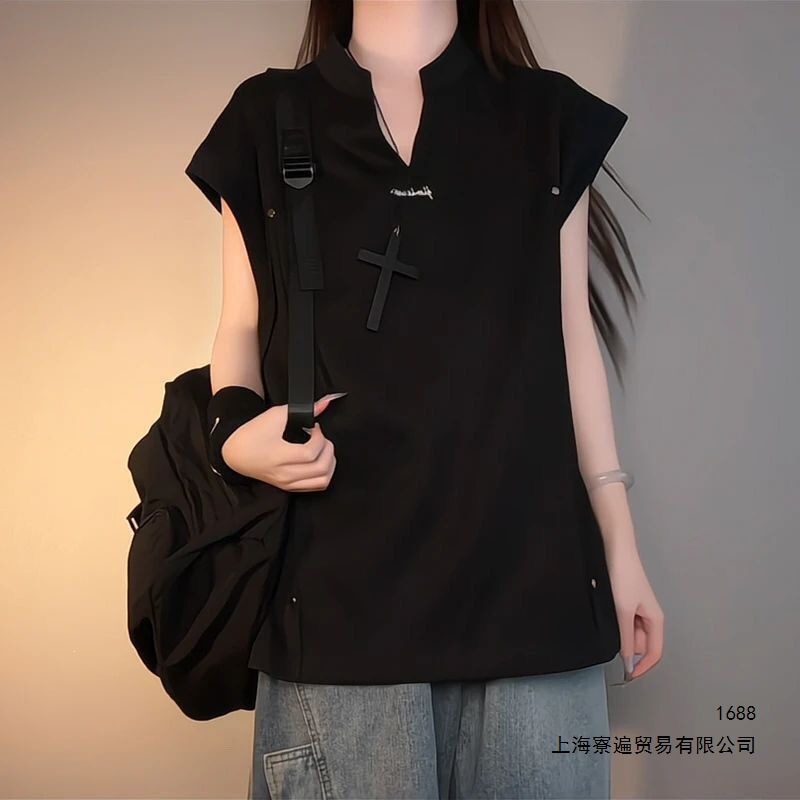 Black Deconstructed Rivet V-Neck Vest for Men, Summer Design, Sporty Sleeveless T-Shirt, Cleanfit Tank Top