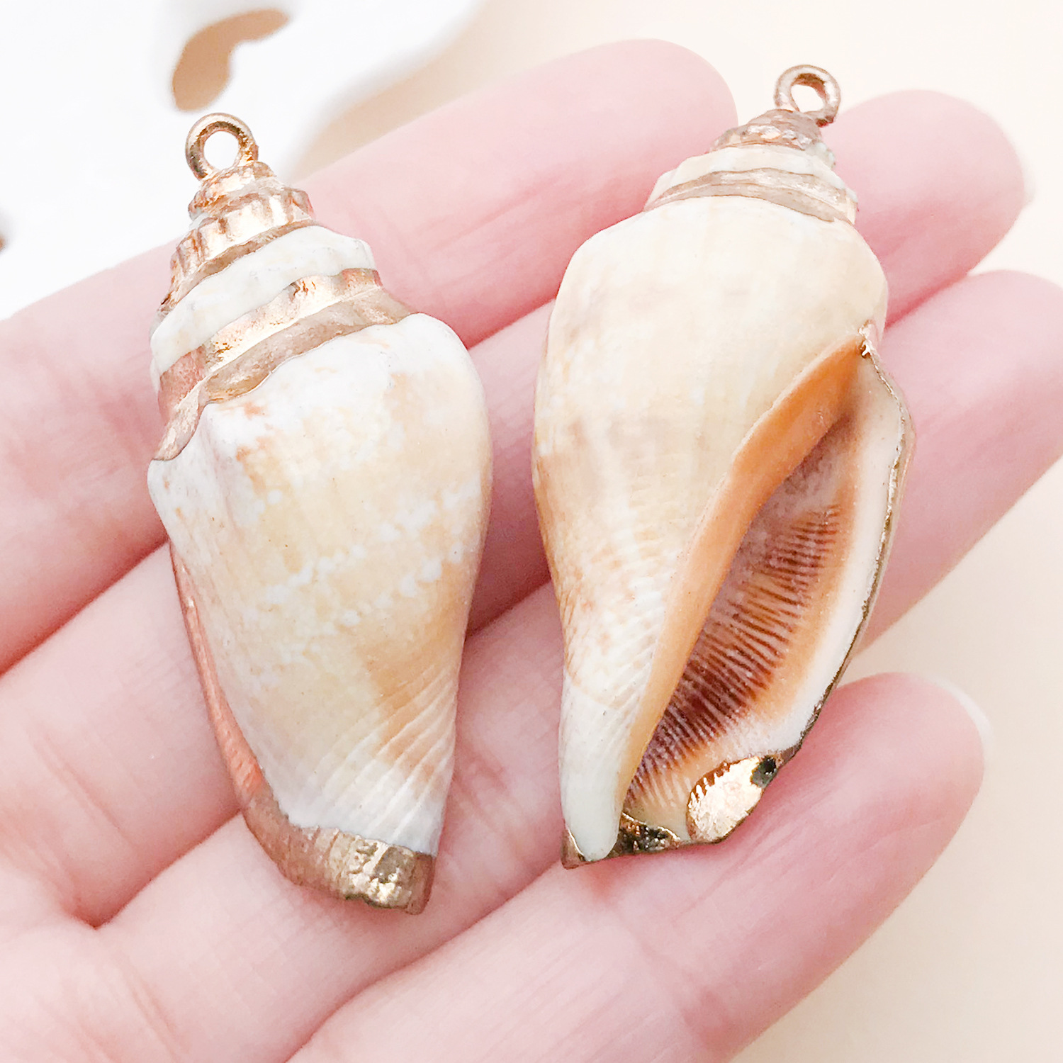 25325-ED-激光电镀金色米黄色天然海螺43x20mm-