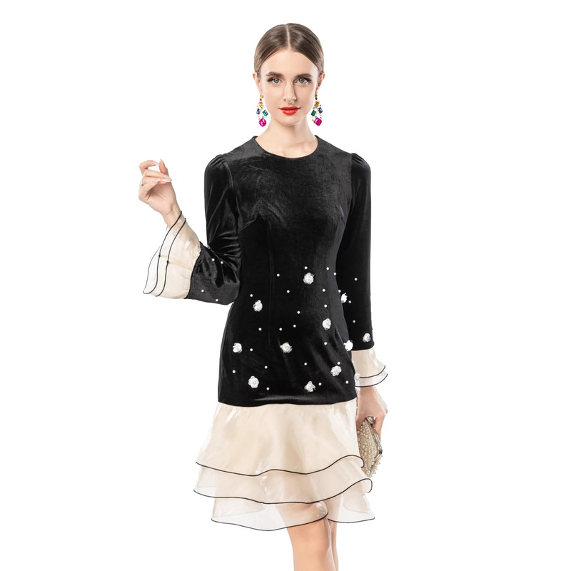 French Black Velvet Contrasting Dress with Three-Dimensional Floral Ornaments, Beaded Bell Sleeves, Multi-Layered Cake Skirt, Ladylike Banquet Skirt