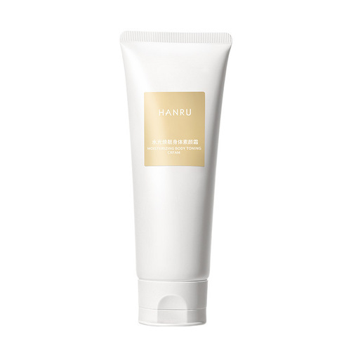 Hanru's radiant body cream is moisturizing, refreshing and non-sticky. It can be used all over the naked skin.