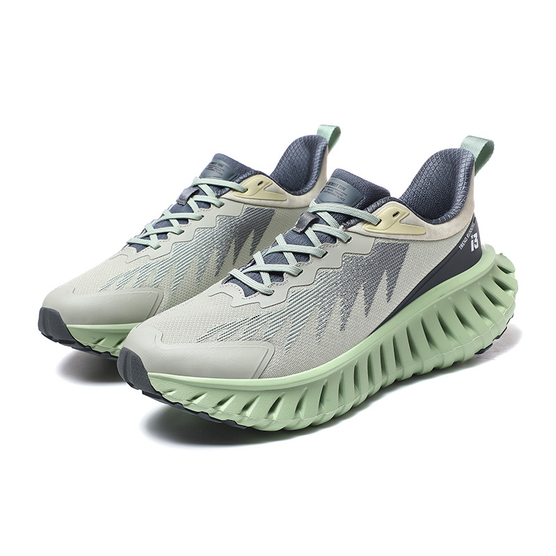 2025 nueva tendencia transfronteriza de verano pareja de moda zapatillas de deporte casuales transpirables con suela extraña zapatillas de correr de tamaño grande para hombres