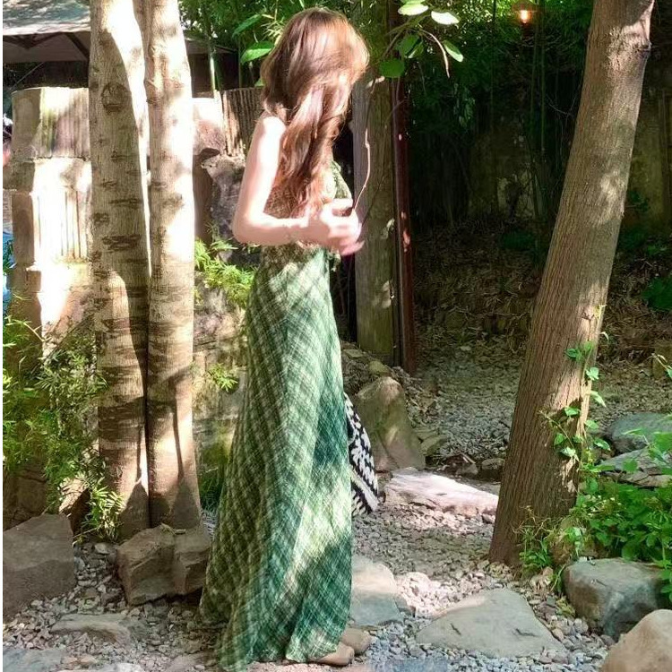 复古清新绿格纹吊带连衣裙女2025新款温柔气质收腰显瘦露背长裙|undefined