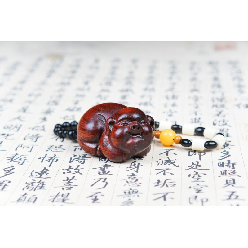 紫檀木の彫刻は壺の福袋を手にして、手にします。|undefined