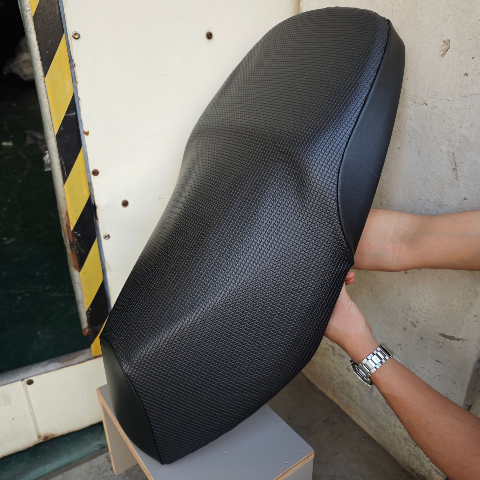 Suitable for Haojue Motorcycle Yudrill 125T Cushion Cover Sunscreen Waterproof Cooling Thickened Leather Rainproof Hot Seat Cover