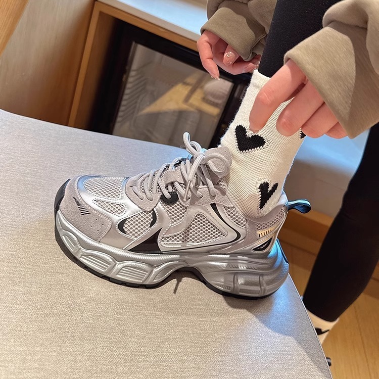 Zhao LuSi con zapatos de papá y mujer 2024 nueva primavera calles fritas con suela gruesa versátil plateada zapatillas deportivas casuales retro