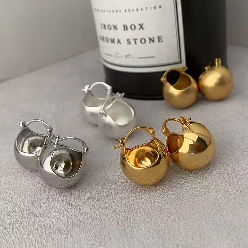 European and American French Retro Hoop Earrings, Simple and Cool Style, High-End Gold Ball Earrings, Metal Earrings and Earrings
