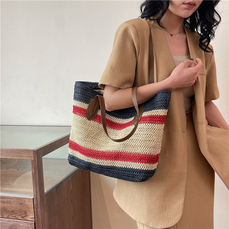 Wholesale of new straw woven bags for Spring 2025, large-capacity cross-border trendy and fashionable tote bags, casual commuting underarm bags undefined