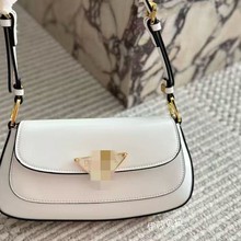 �¿�P����Ƥ������΢����ĸLogo���wҸ�°��μ���������Ůʿ����