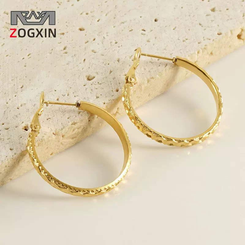 2025欧美新款不锈钢圆形压纹耳环气质百搭轻奢风钛钢18k网红款女