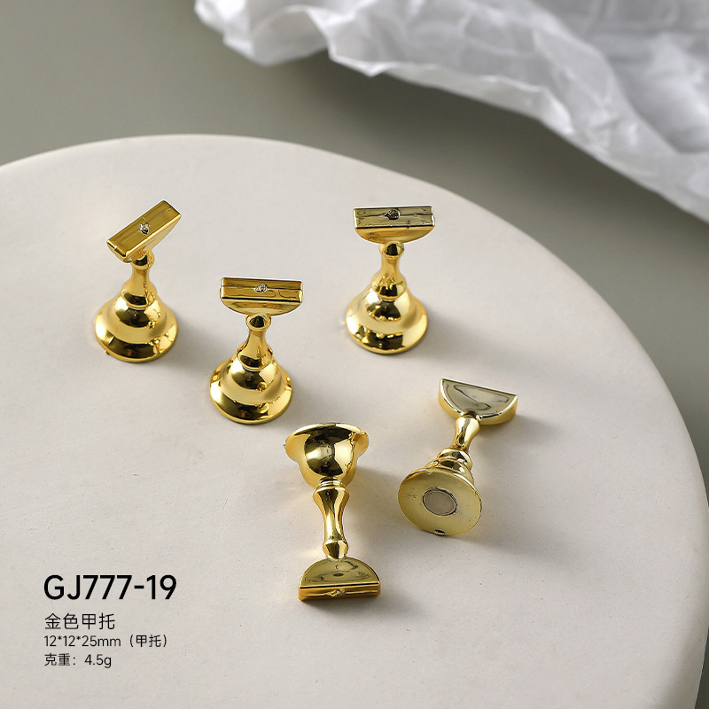 ネイル透明練習帯磁石展示棚シンプルなピンクの金属の爪のセットは甲の板のツールを身につけます。|undefined