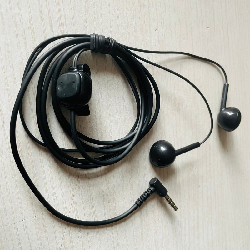 Suitable for LG Mobile phone wire-controlled headset earplugs flat head old style headset with microphone 420 elbow L-shaped 7-word headset 395