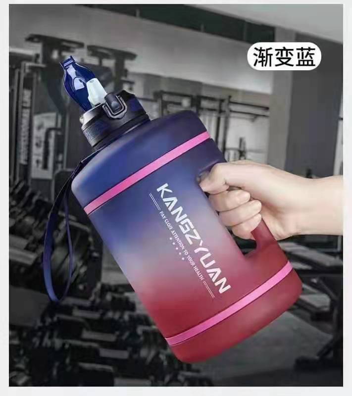 Capacidad transfronteriza deportes cubo taza portátil fitness más tamaño botella de agua con paja de plástico gradiente de color taza de agua
