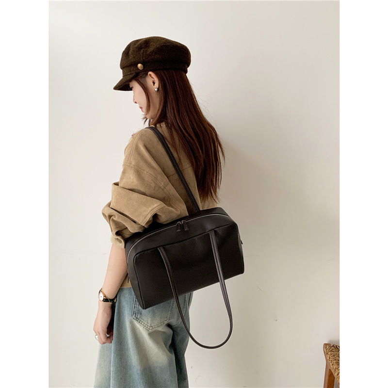 Top Grain Sheepskin Bowling Bag For Women, Versatile Commuter Boston Handbag, Large Capacity Shoulder Tote Pillow Bag - Thumbnail 8