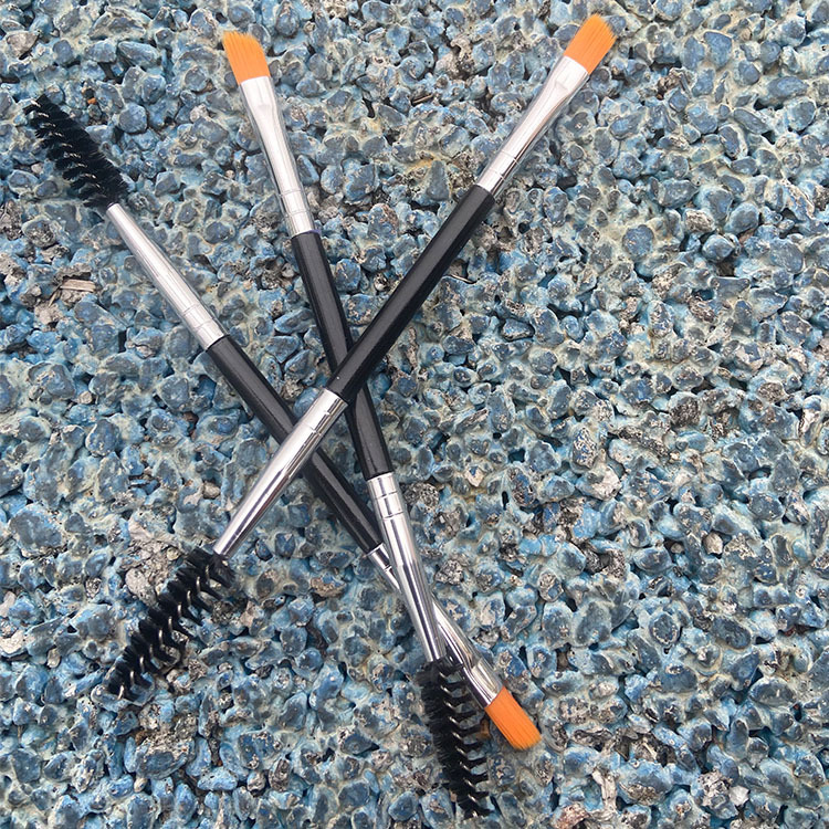 Portable makeup tool