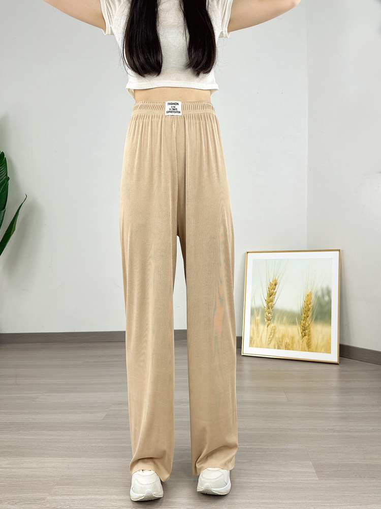 천 라벨이 길어진 카키색