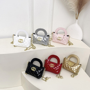 �羳Ů���ﶬ�¿�͹���ƤС���L�����Ůͯ朗lб������C�ڼt��