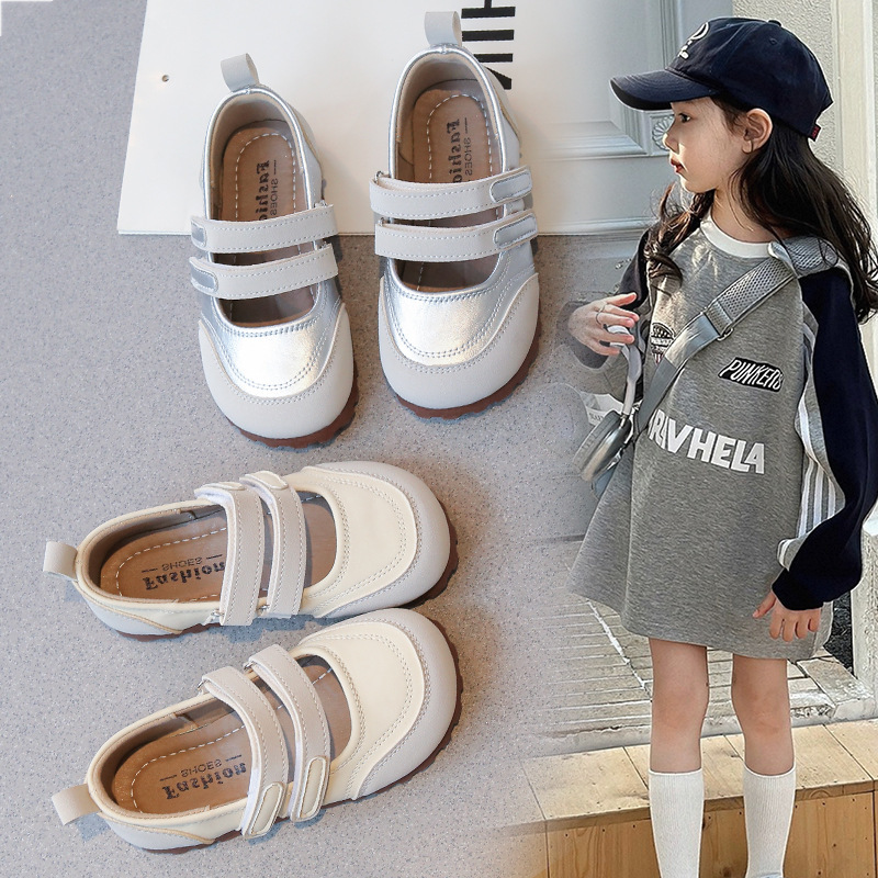 Zapatos deportivos para niñas coreanos zapatos de cuero de boca superficial para niñas otoño de 2026 nuevos zapatos casuales para niños de tamaño mediano