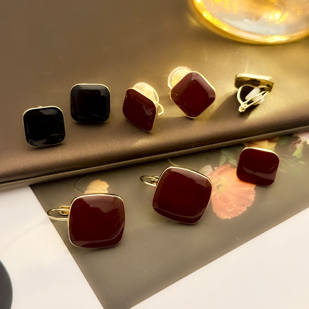 Arejas cuadradas geométricas de aceite de goteo rojo angoleño Pendientes de nicho francés sin orejas perforadas Pendientes de temperamento de alta calidad