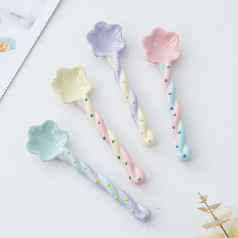 1 Piece Quantity Wedding, Birthday, Festival Occasion Elegant Cute Pastoral Cartoon Ceramics Spoon 1 Piece