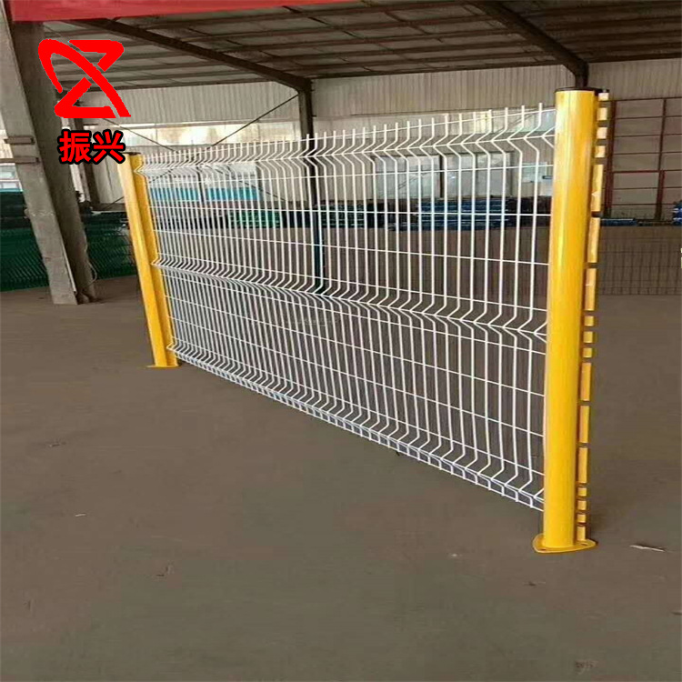桃型柱三角折弯护栏网园林景区圈地折弯围栏网厂区小区围墙护栏网