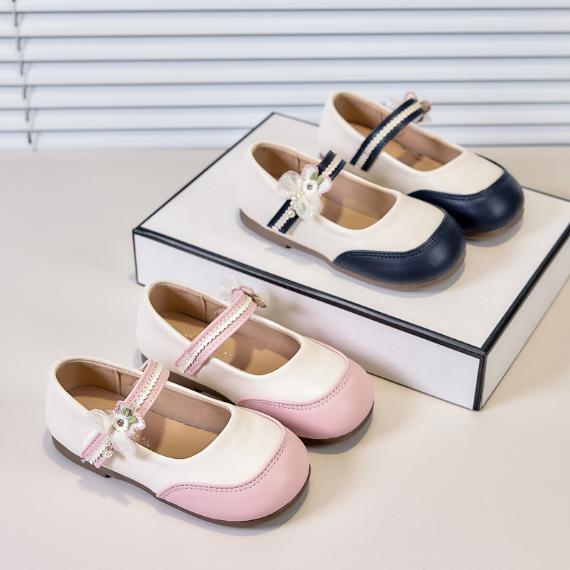 Zapatos de cuero de niñas 2026 primavera y otoño zapatos de princesa de niños dulces zapatos de cuero ligeros con suela suave zapatos de un solo niño zapatos cuadrados