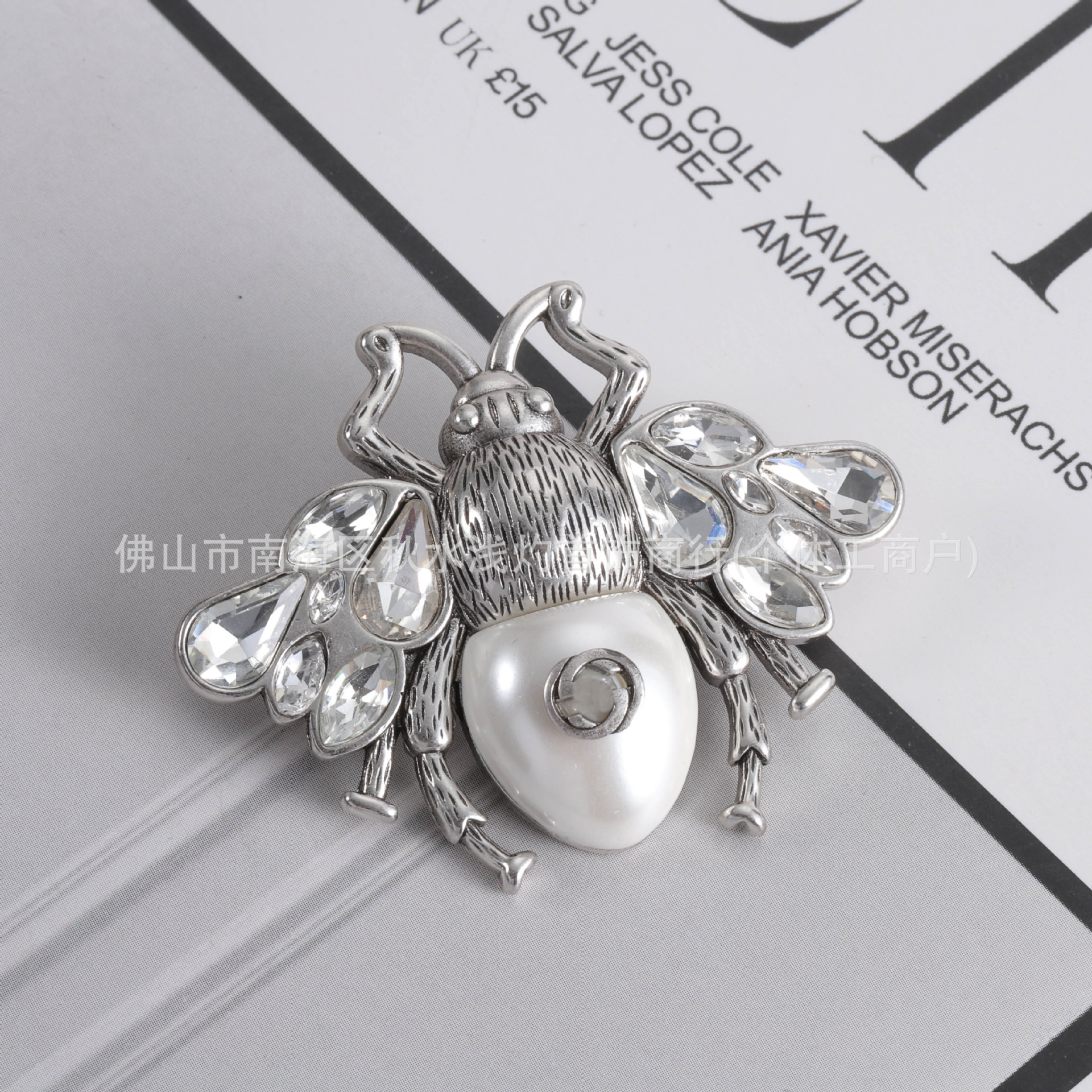 고대 새로운 더블 G 편지 벌 진주 다이아몬드 브로치 여성 클래식 레트로 가슴 패션 하이 엔드 핀