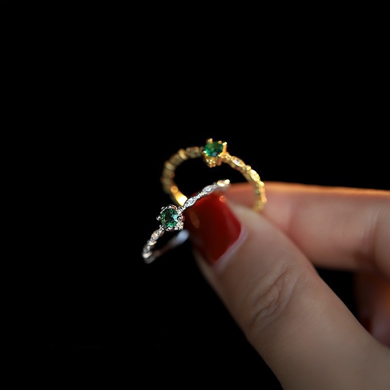 Fashionable Green Diamond Zircon Ring for Women with Sparkling Diamonds, Retro Temperament Open Ring, Personalized Index Finger Ring Wholesale