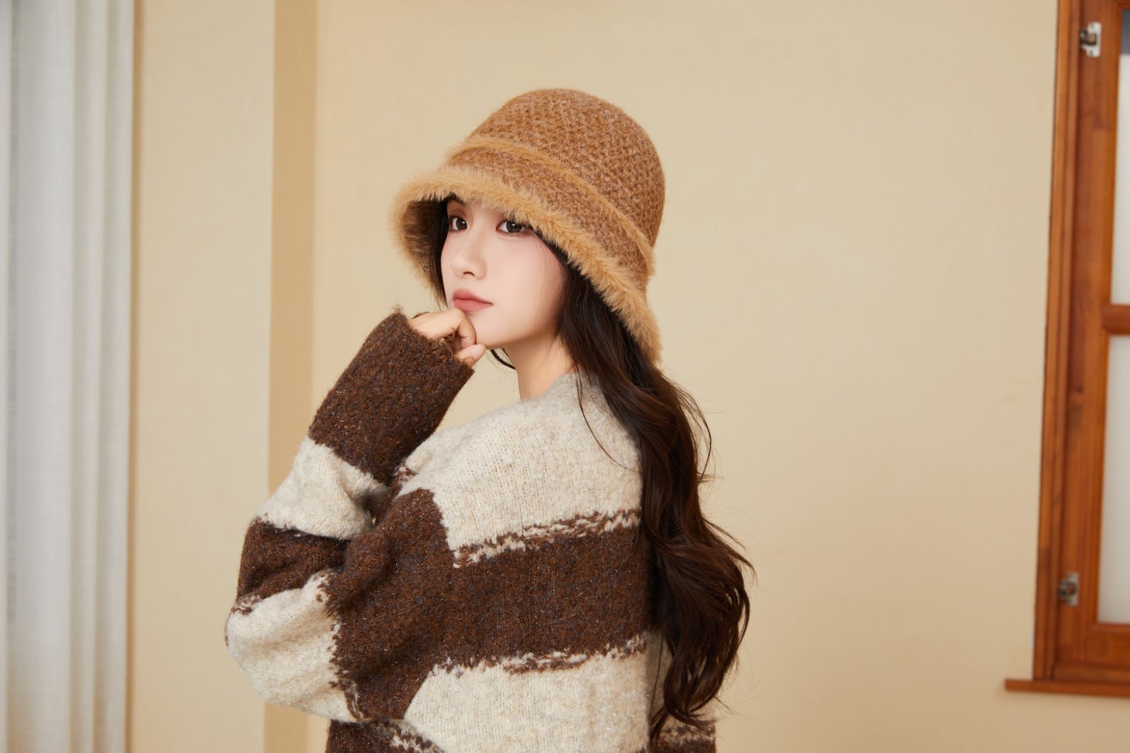 Versione coreana Visone Veet Protezione per le orecchie Fessura Donna Autunno Inverno Caldo Casual Versatile Viso Dimagrante Maglia Pescatore_voghion.com