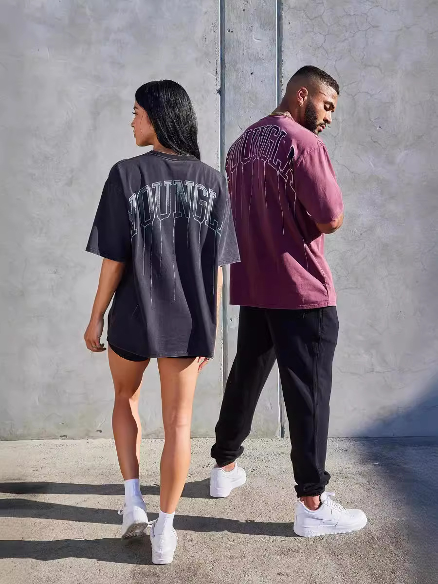 T-shirt for men and women with a round collar