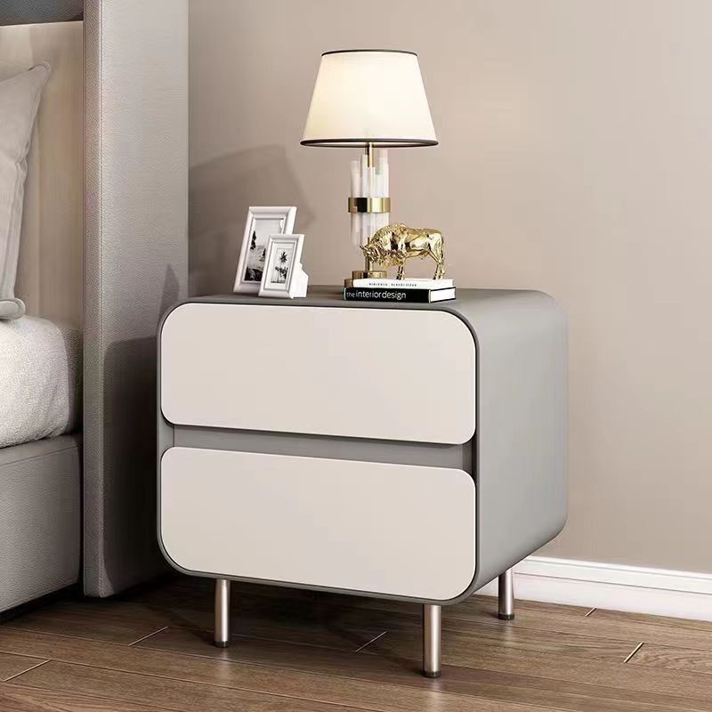 다리가 있는 밝은 회색