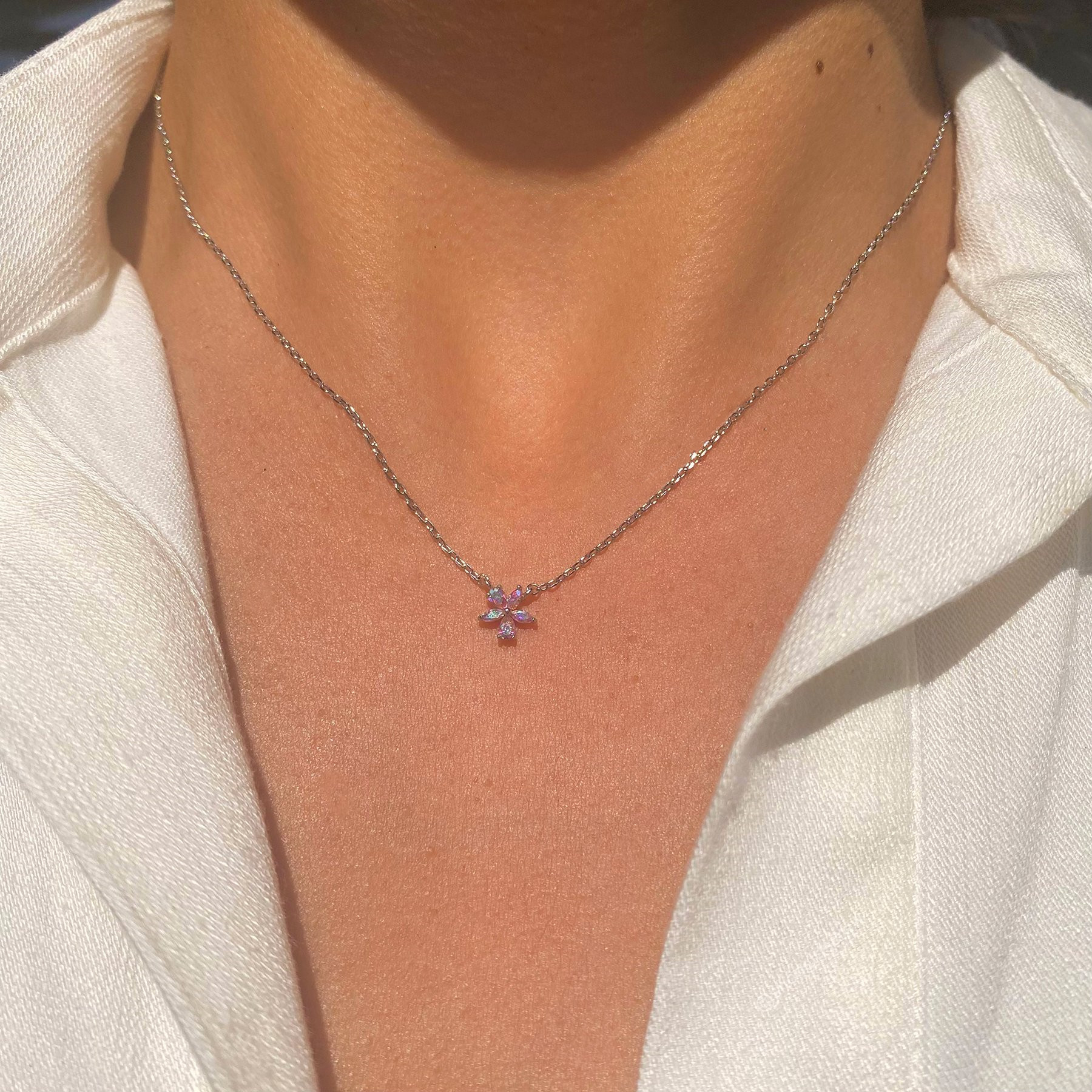 Fashion Beautiful Flower Summer New Clavicle Chain Accessories Copper Necklace Wholesale