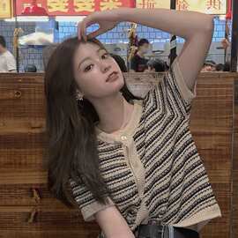夏装设计感小众短袖百搭上衣复古小香风短款冰丝针织衫开衫恤女