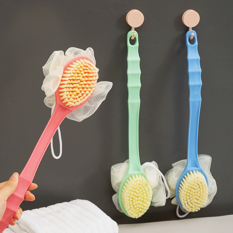 Двусторонняя щетка для ванны с длинной ручкой и мягкой щетиной для чистки спины, массажа тела и отшелушивания, 2-в-1 щетка-шарик для ванны.